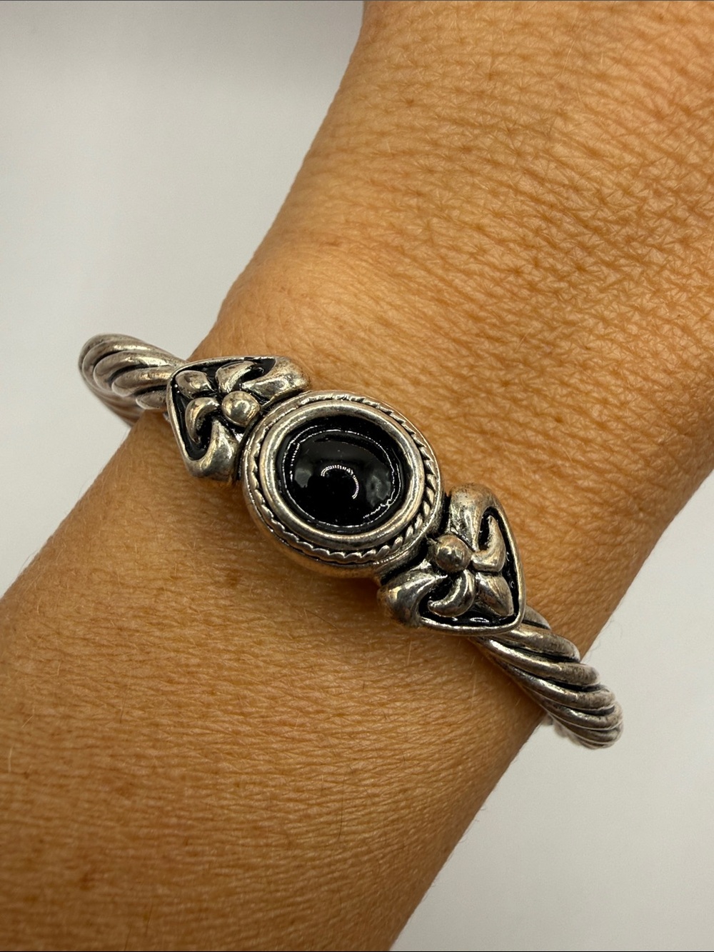 Vintage Silver Tone Twisted Rope Black Fleur De Lis Bangle Cuff Bracelet
